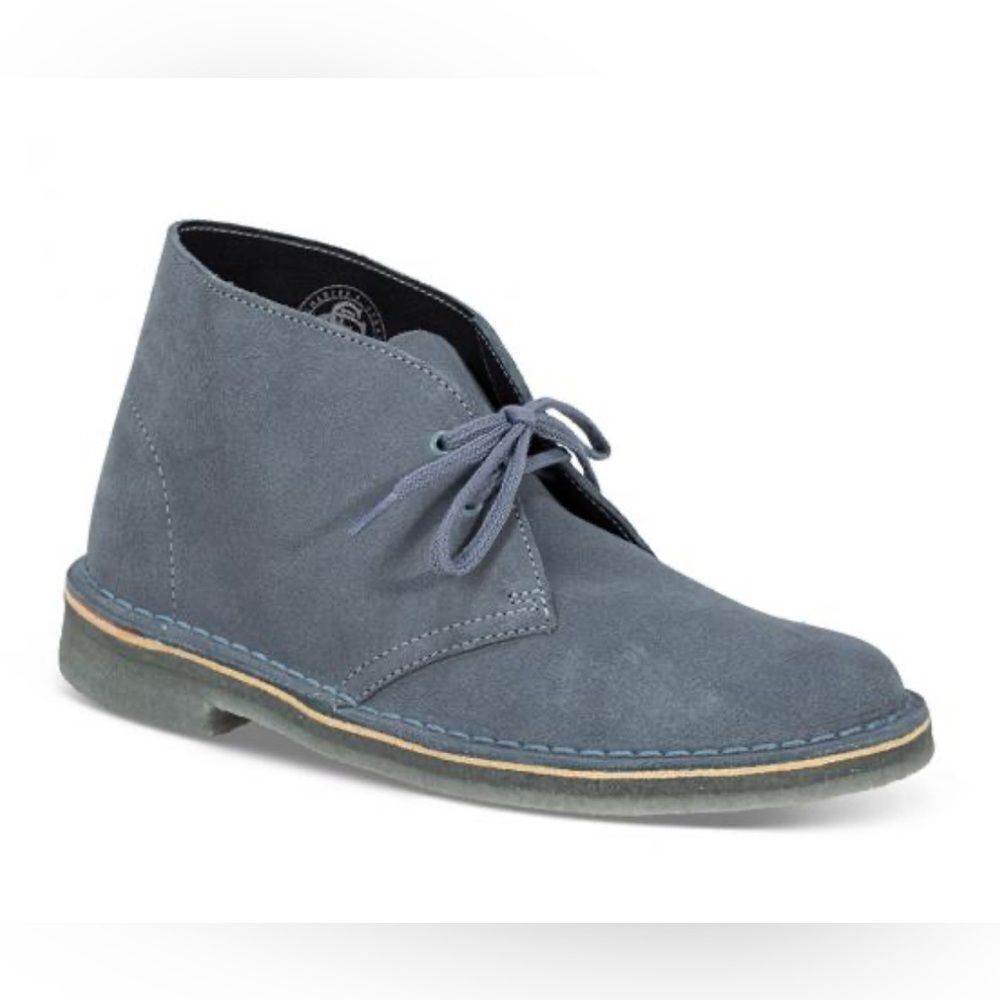 Clarks Women’s Chukka Dessert boots Boots in gray suede. 7.5